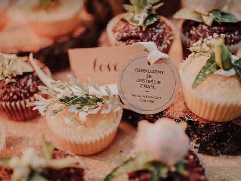 شیرینی عروسی | ویژگی شیرینی عروسی | لوازم تالار | میز تالار صندلی شیواری